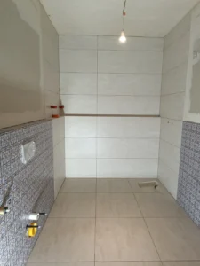 remont łazienki wykonanie w trakcie układanie płytek poznań komorniki