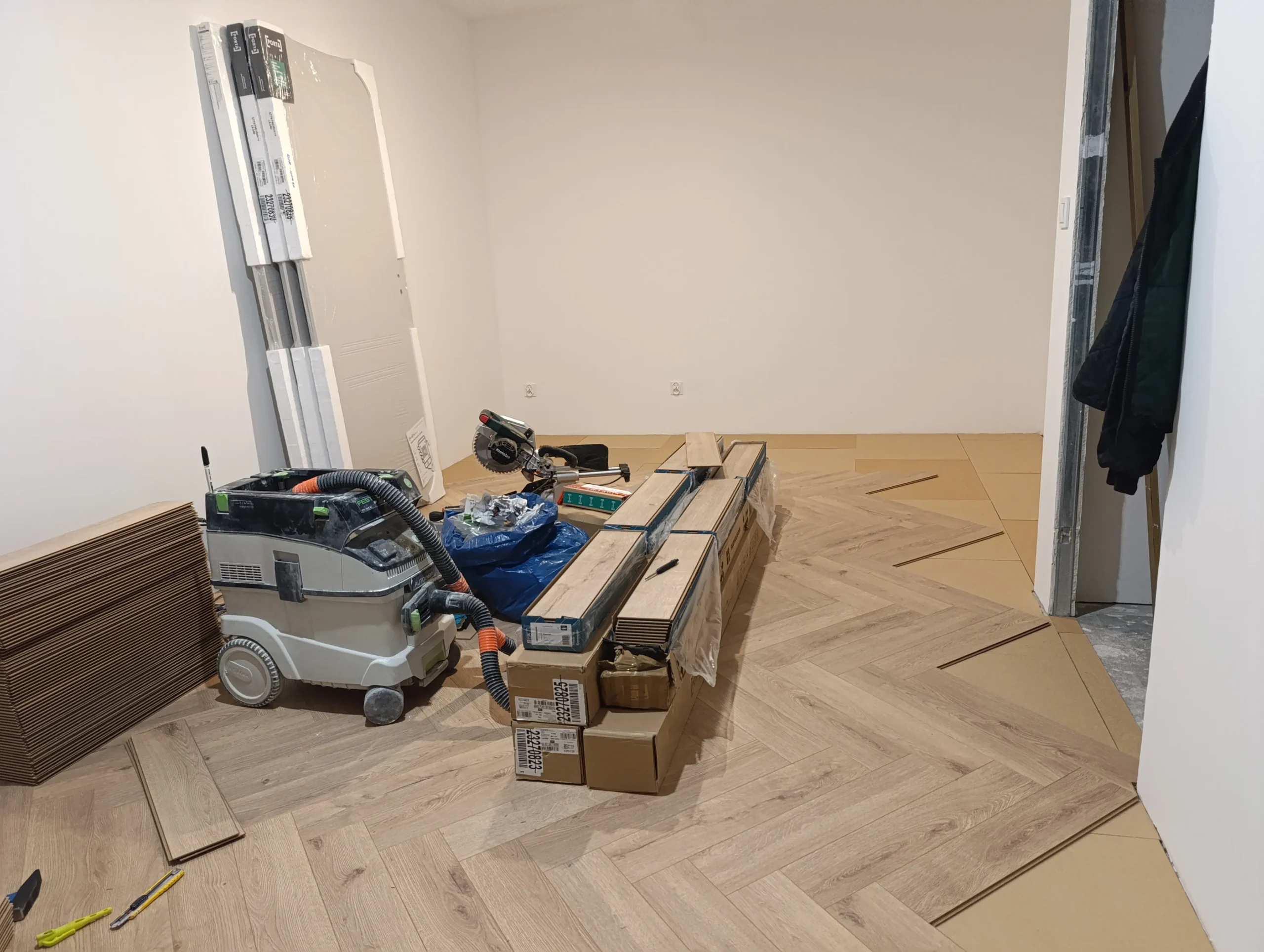 układanie paneli podłogowych w jodełke poznań jeżyce